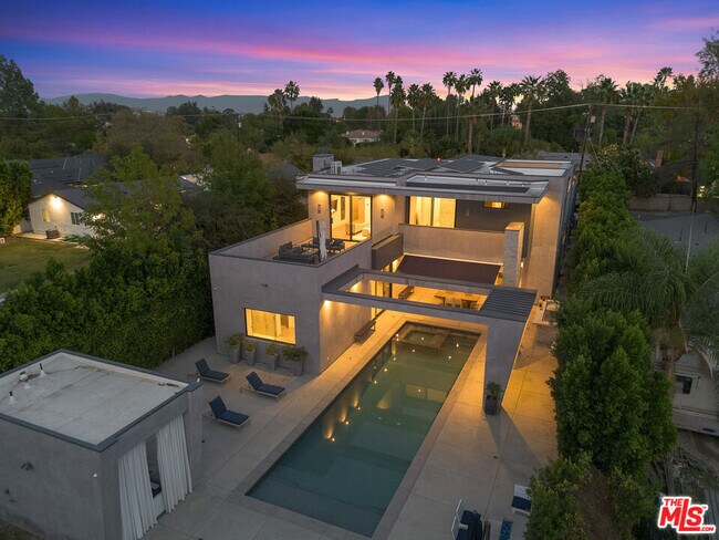 Foto del edificio - 5365 Vanalden Ave