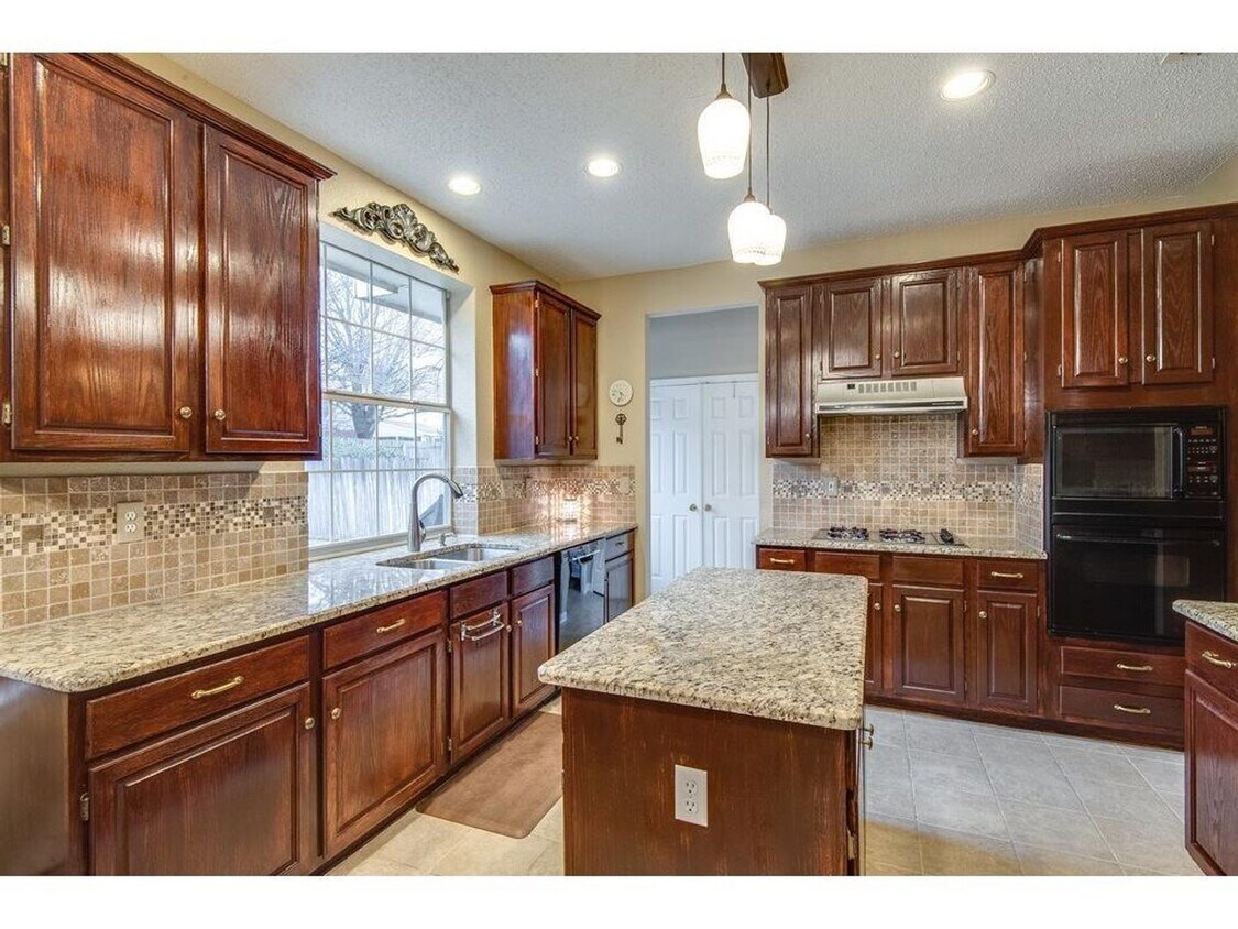 Foto del edificio - 5105 Broken Bow Dr