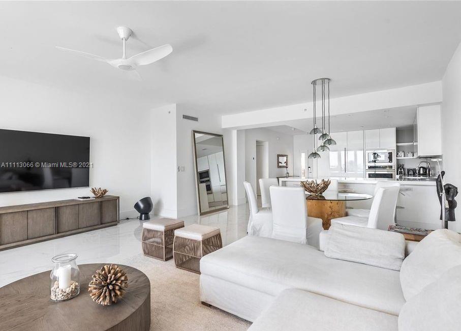 Foto principal - 19143 Fisher Island Dr