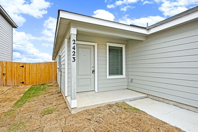 Building Photo - 2423 Shady Grv