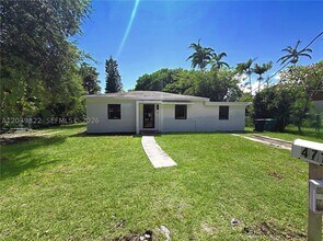 Building Photo - 4712 SW 64th Ct