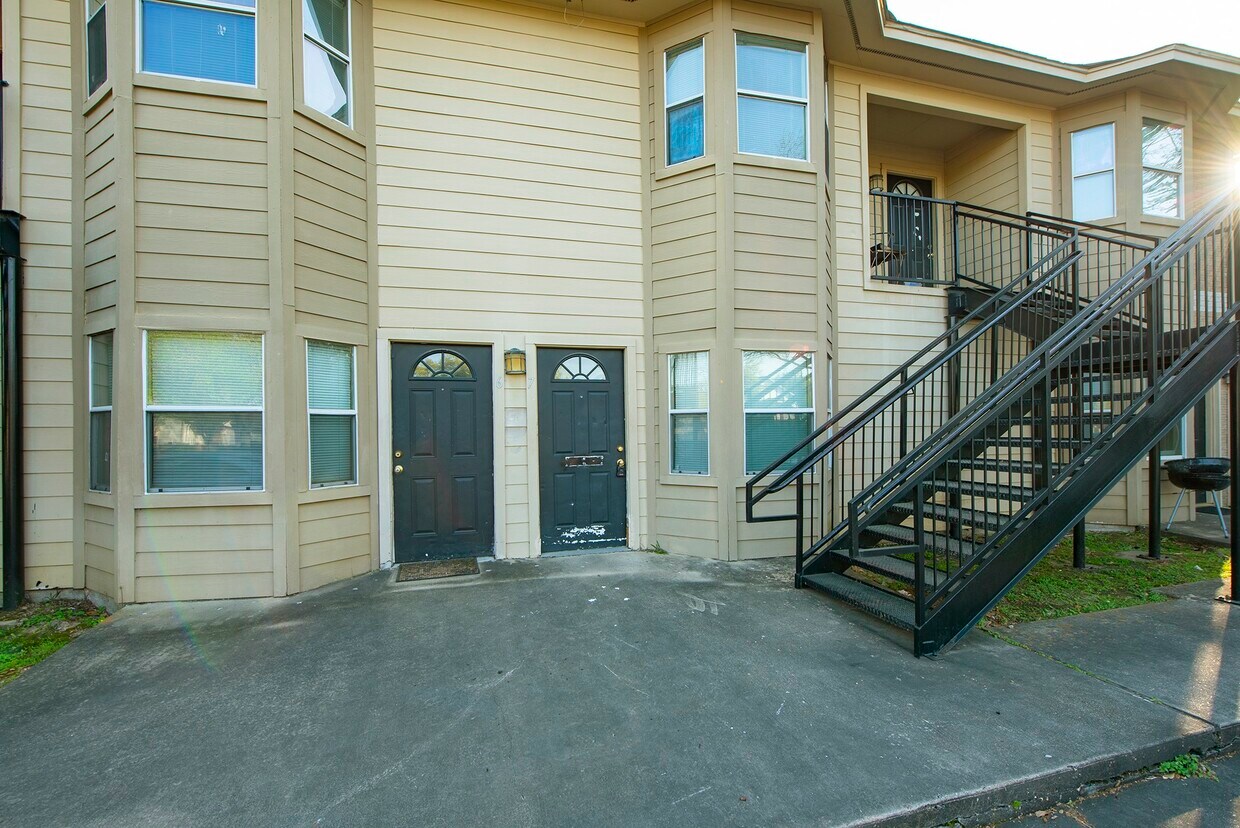 Foto principal - 3238 E Alabama Ave