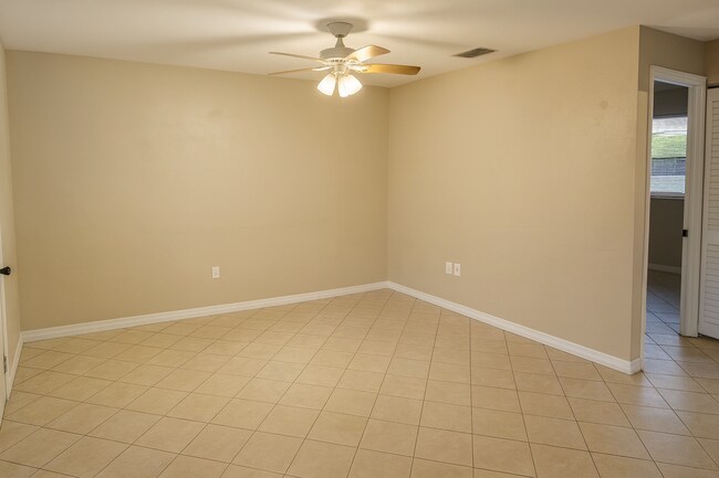 Building Photo - 257 Poe Ave