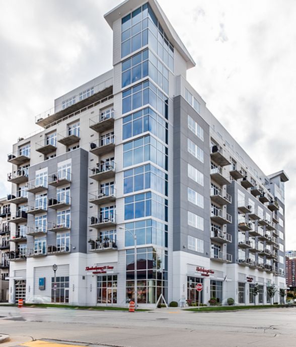 601 E Ogden Ave Milwaukee Wi 53202 Apartments Milwaukee Wi Apartments Com