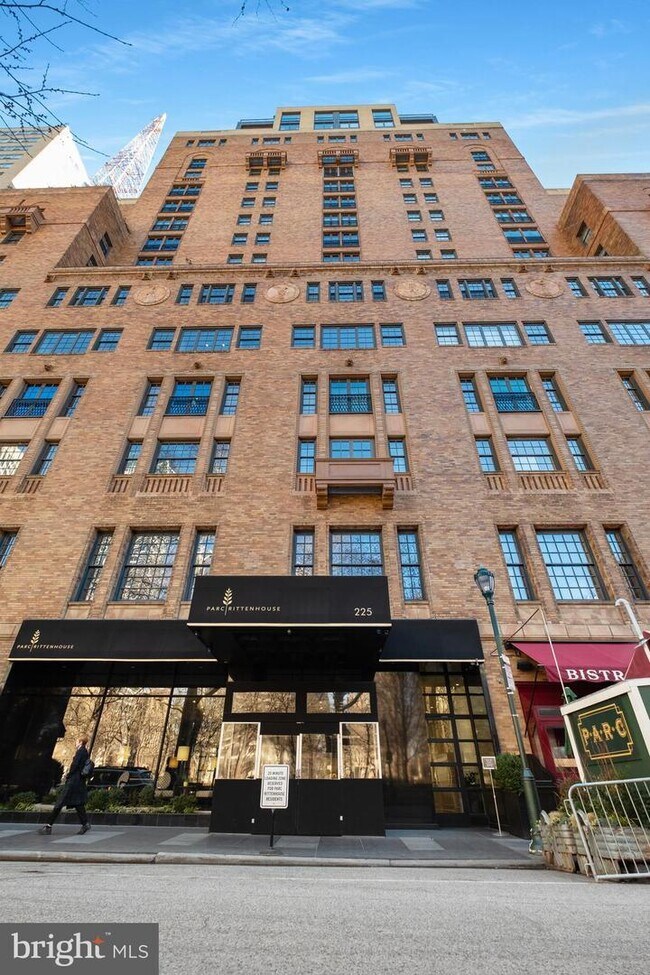 Building Photo - 229 S 18th St