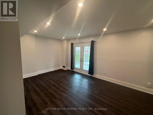 Building Photo - 115 Stonebriar Dr