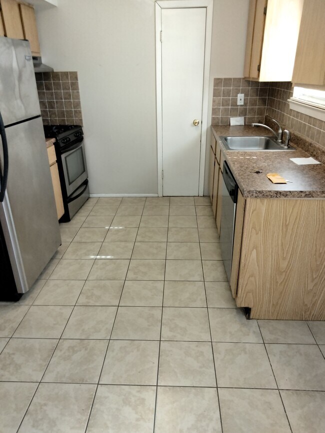 706 N Oaks Blvd Unit 706, North Brunswick Township, NJ 08902 Condo