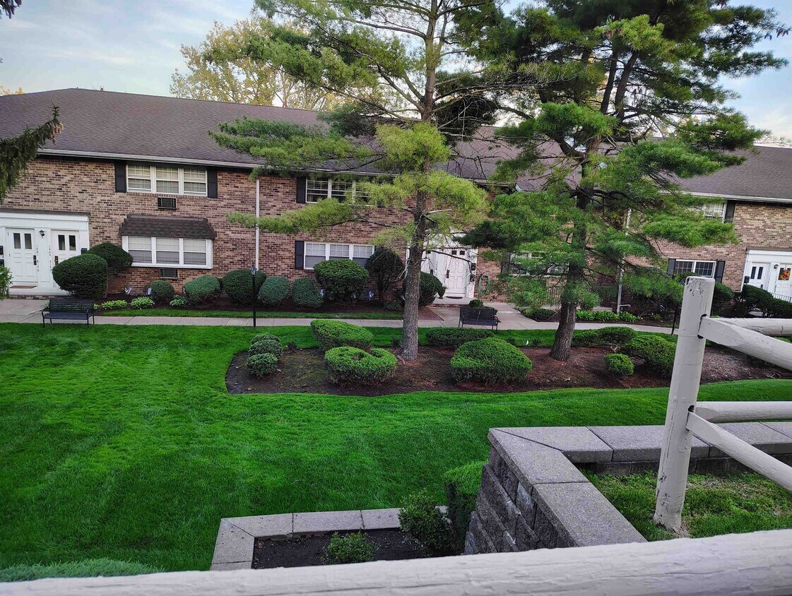 Foto principal - 54 E Maple St