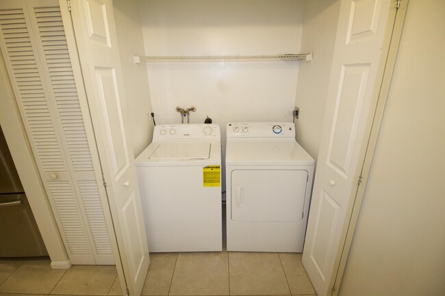 Building Photo - 7968 Lakewood Cove Ct