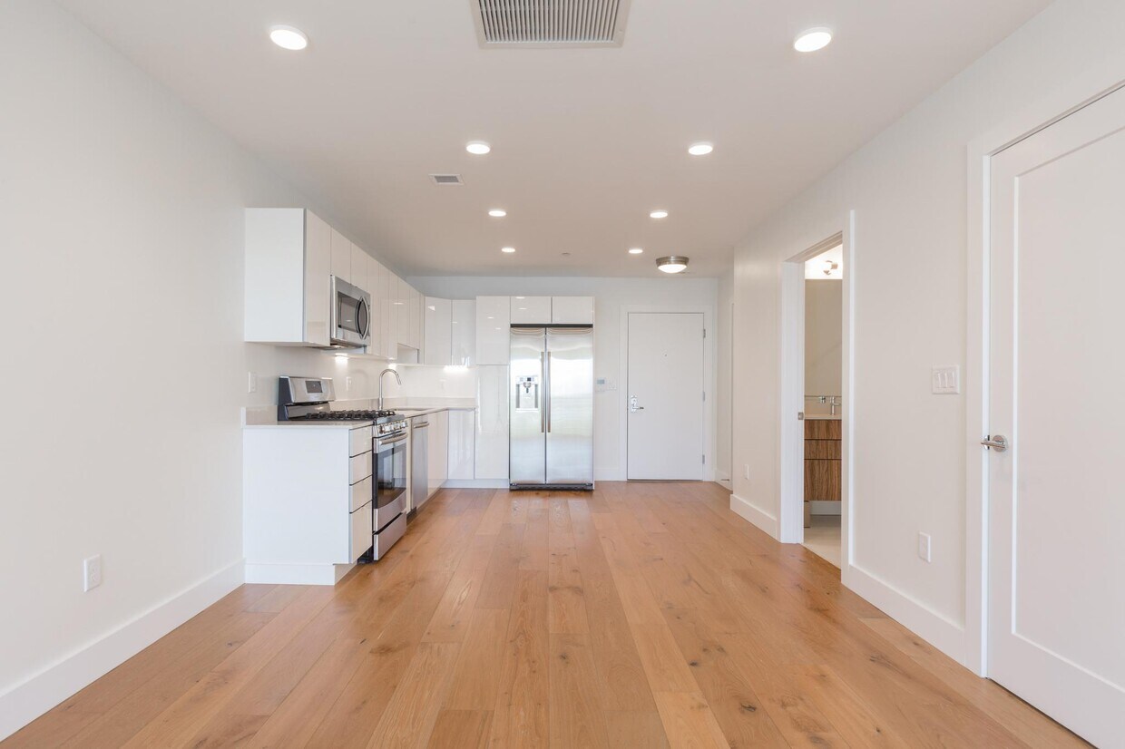 Kitchen - 250 Meridian St