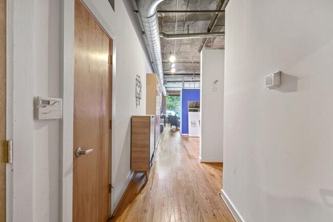 Building Photo - 1023 Juniper St NE