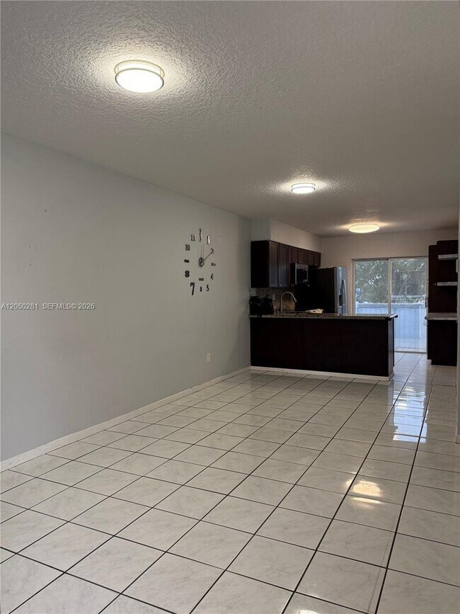 Foto del edificio - 2390 W 74th St