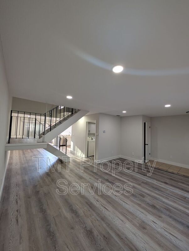 Foto del edificio - 4068 Weymouth Ln