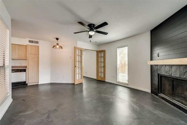 Building Photo - 2301 Basil Dr