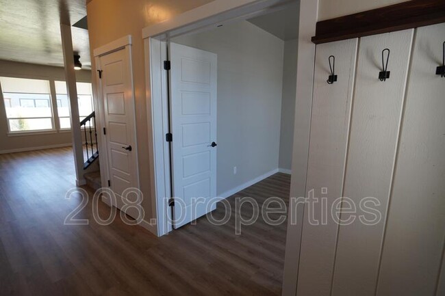 Building Photo - 6798 Memory Ln