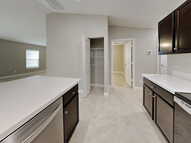 Foto del edificio - 982 SW McElroy Ave