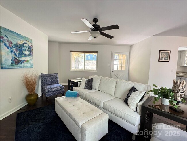 Foto del edificio - 120 Rustic Way Ln