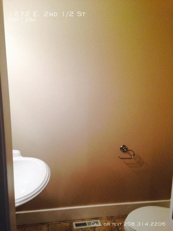 Foto del edificio - 2 Story 3 Bed 1 1/2 bath great location