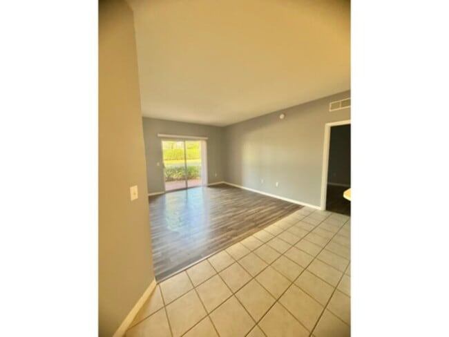 Photo - Annual 2-bedroom Condo in The Gardens At Beach Walk! Water Included!