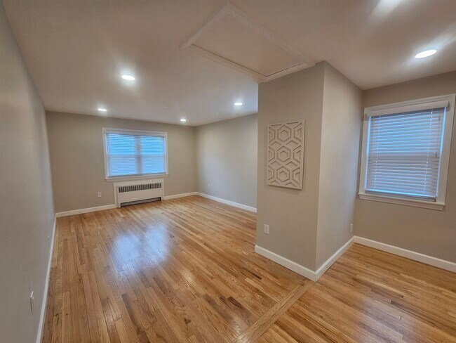 Building Photo - 736 3rd St