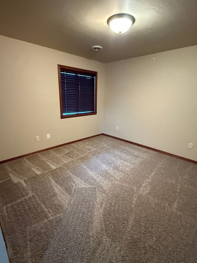 Building Photo - Beautiful 2 Bedroom/2 Bathroom Apartment