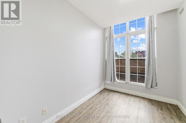 Building Photo - 135-135 James St S