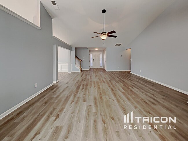 Building Photo - 247 Lantana Dr