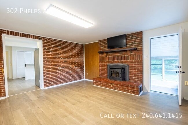 Building Photo - 302 Phelps Ave