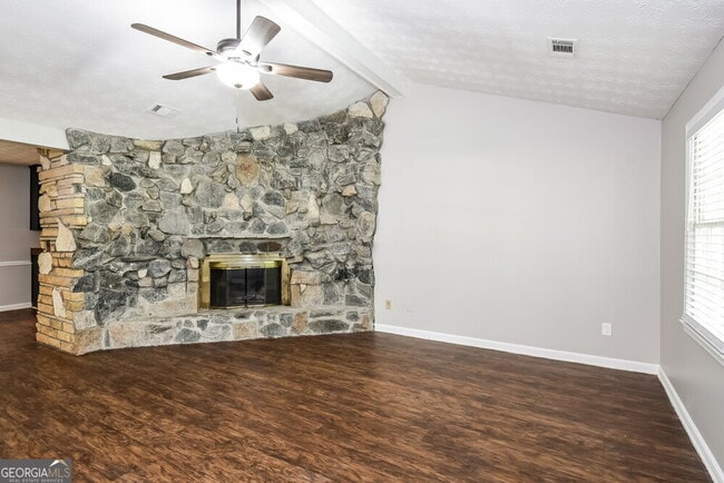 Building Photo - 897 Raintree Ct SE