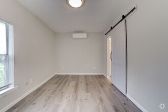 Building Photo - 3515 E King Pl