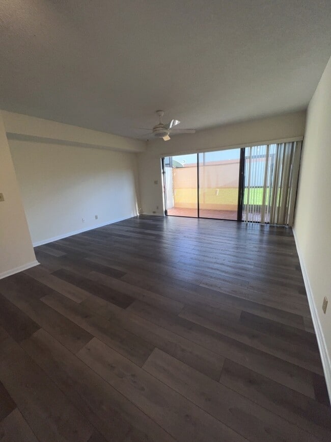 LIVING AREA - 4331 SW 70th Ter