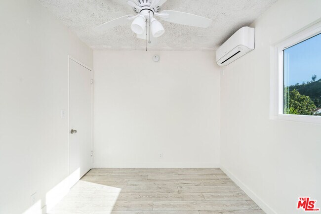 Foto del edificio - 2409 Harwood St