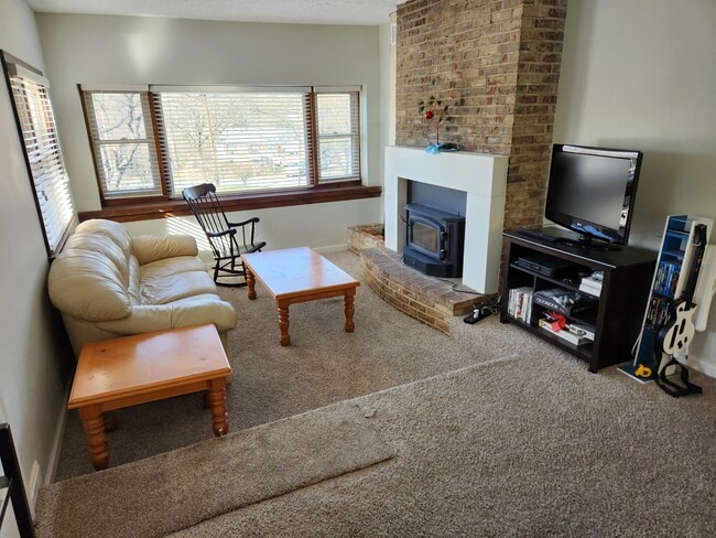 Shared family room with fireplace - 8419 Jopenda Dr