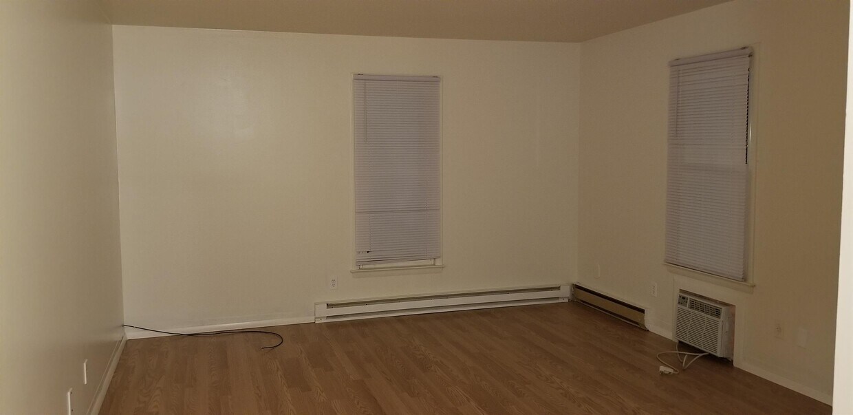 Foto principal - 376 Hudson Ave