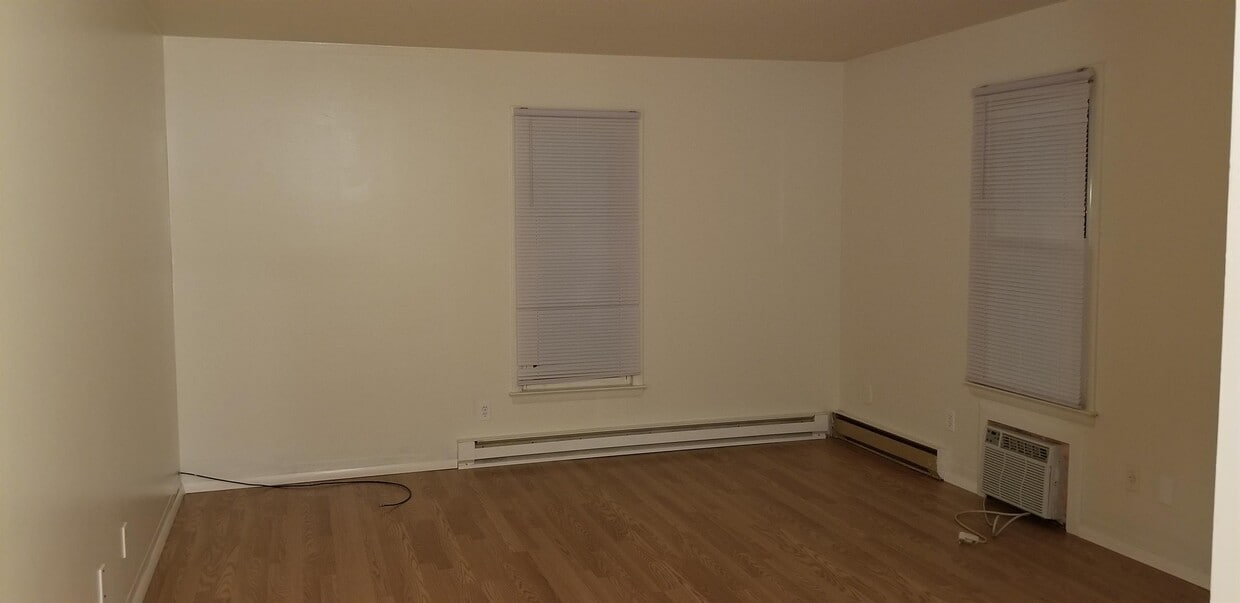 Primary Photo - 376 Hudson Ave