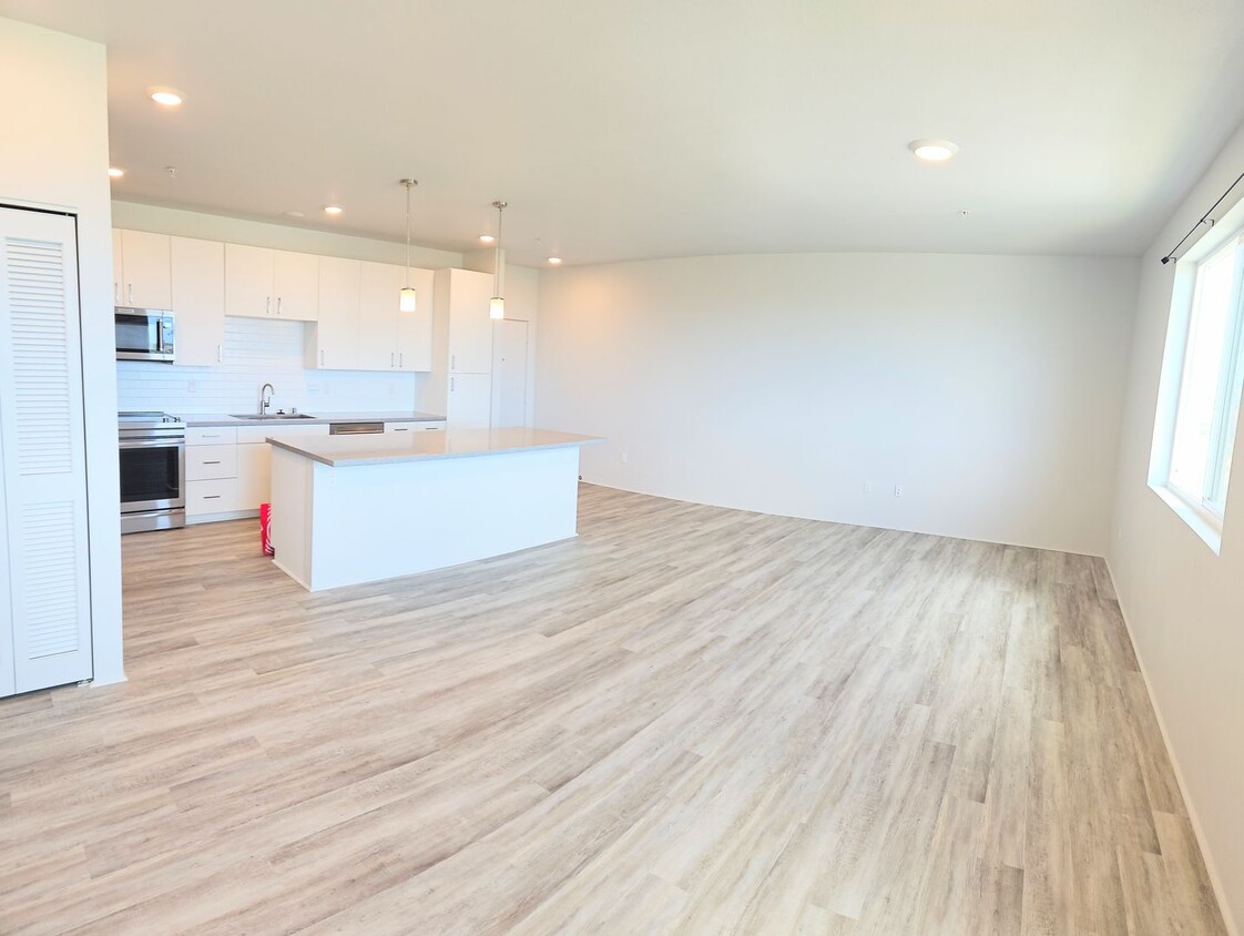 Ewa Beach 2 Bedroom 1 Bathroom 2 Parking 2nd Floor Townhome - Ewa Beach 2 Bedroom 1 Bathroom 2 Parking 2nd Floor Townhome