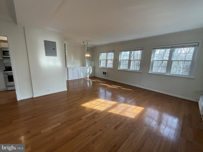 Foto del edificio - 1927 N Quaker Ln