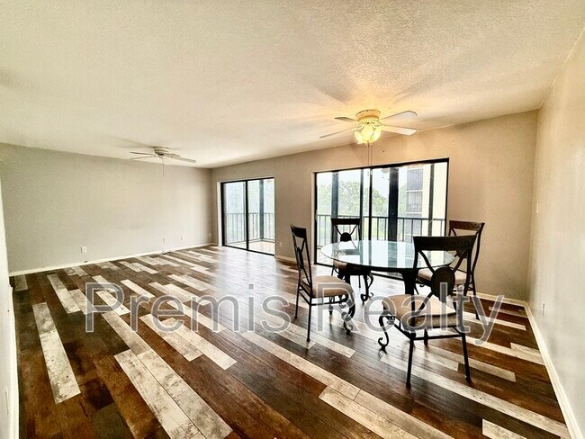 Foto del edificio - 2800 Cove Cay Dr