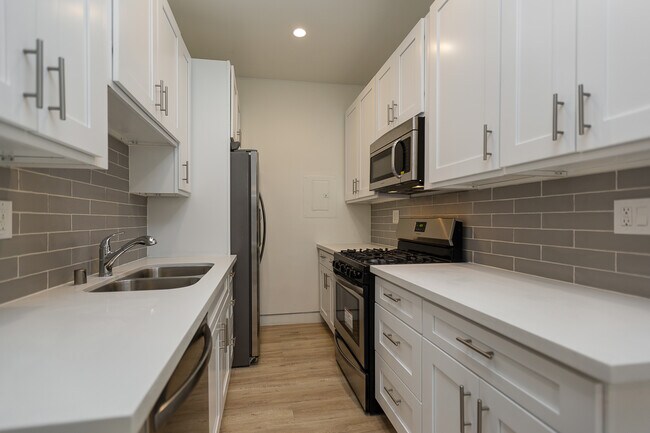 Foto del edificio - 7223-7229 Willoughby