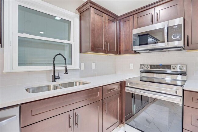 Building Photo - 3105 Periwinkle Dr