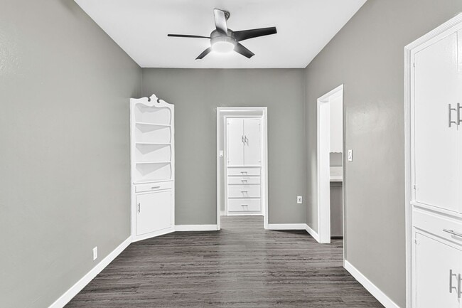 Building Photo - 2010 Pine Ave