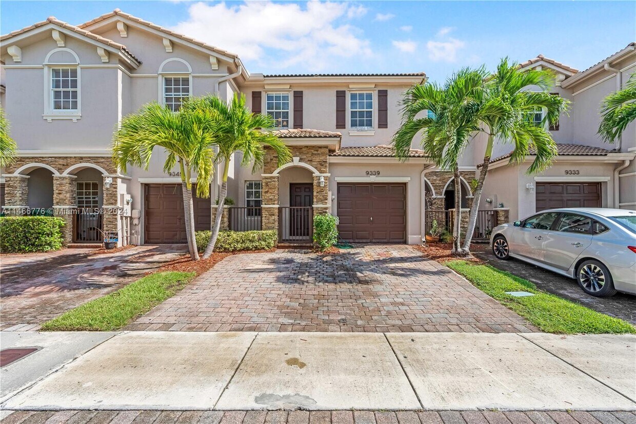 Foto principal - 9339 SW 221st St