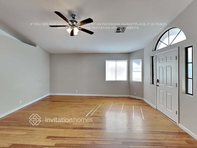 Building Photo - 8910 W Vale Dr