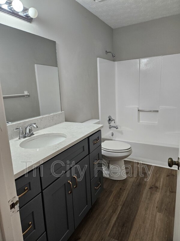 Building Photo - 135 Rose Ct