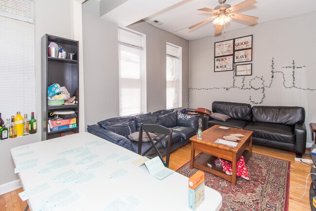 Foto del edificio - 621 W Armitage Ave