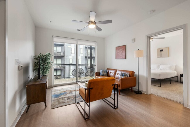 Building Photo - 633 E Main St