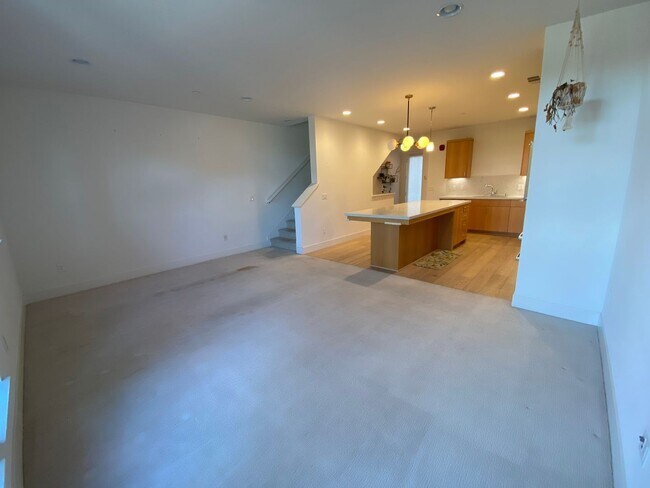 Building Photo - Charming 4 bed, 4 bath townhome in Fremont,Ca
