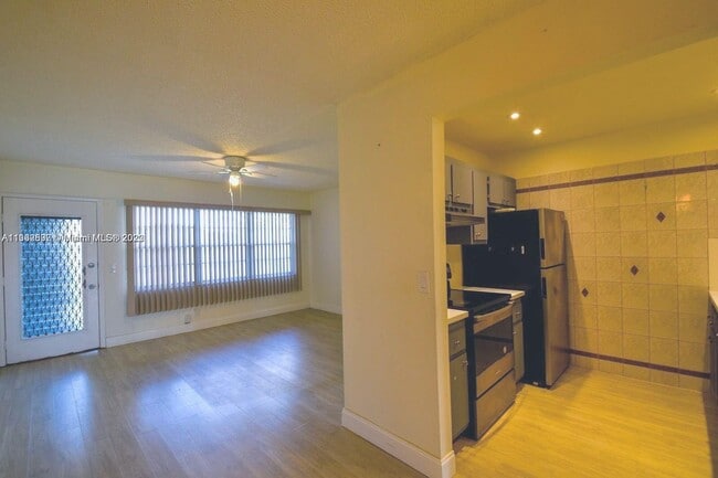 Foto del edificio - 13250 SW 4th Ct