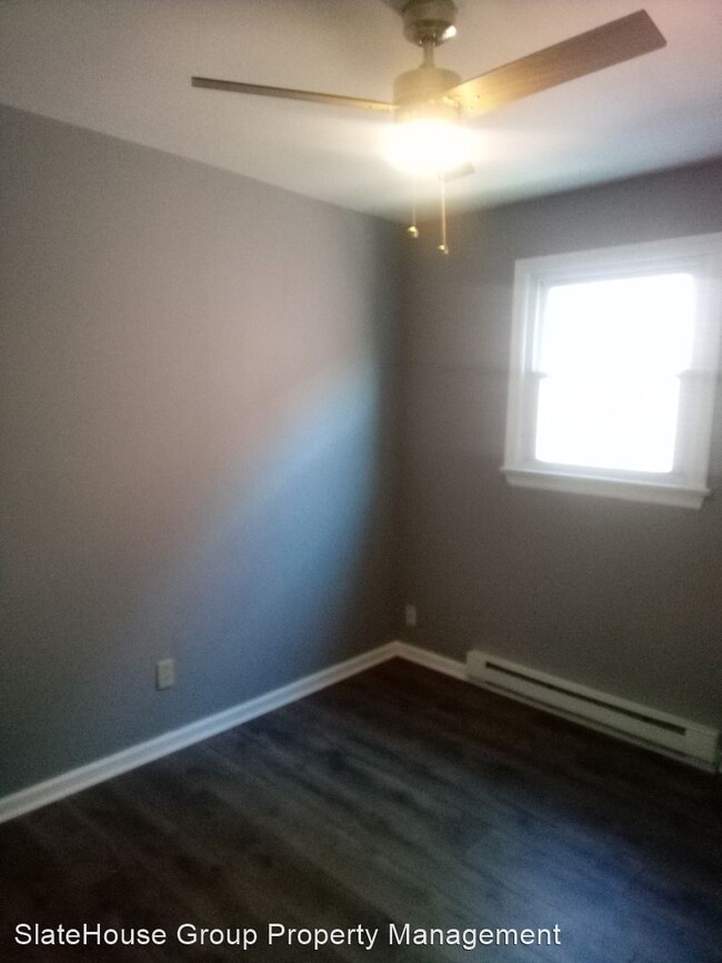 Foto del edificio - 3 br, 1.5 bath House - 12 W 2nd St
