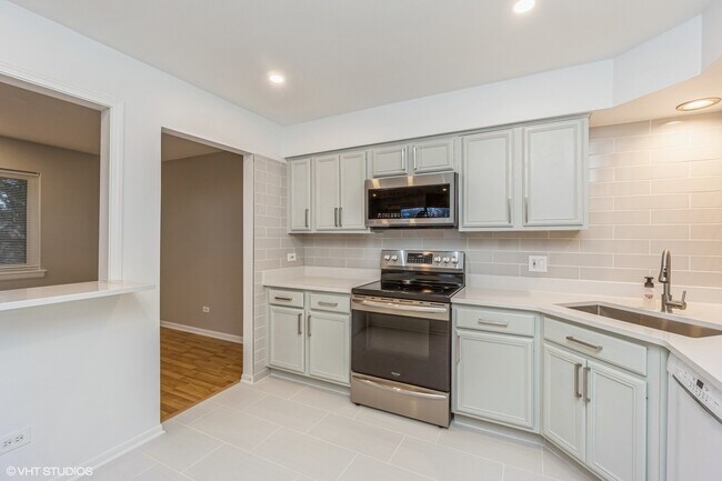 Building Photo - 1018 Castilian Ct
